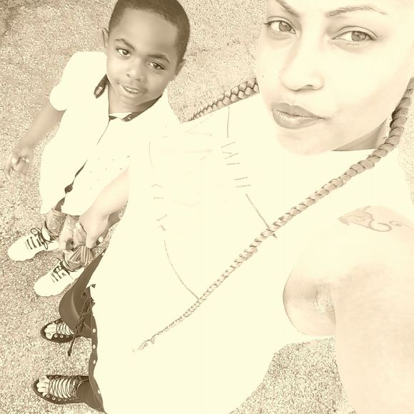 Meet your Posher, Devonna - Picture 1 of 1